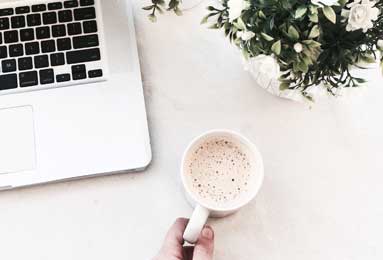 始祖鸟母公司发布上市后首份财报，麦当劳冠名法甲