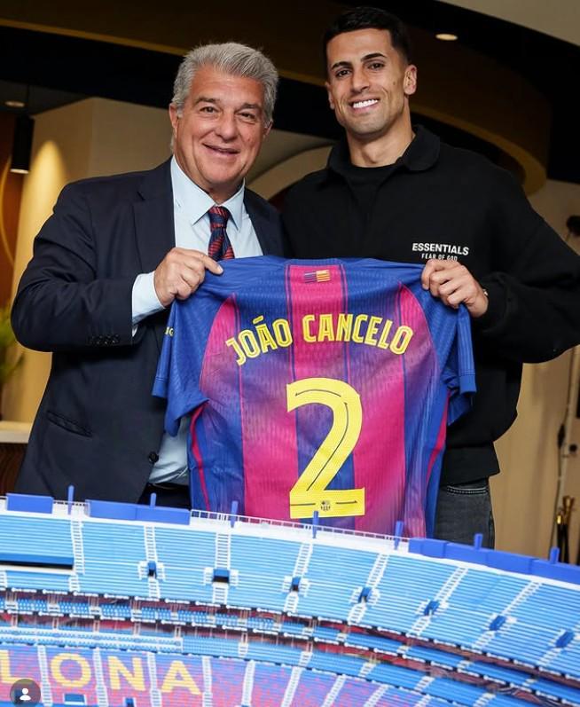 开云体育-重新披上2号球衣，坎塞洛选择与第一次租借巴萨时相同号码