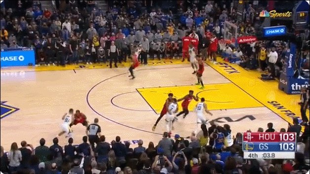 体育视频直播-生涯首记压哨绝杀！库里有理由像夺冠一样恣意欢庆